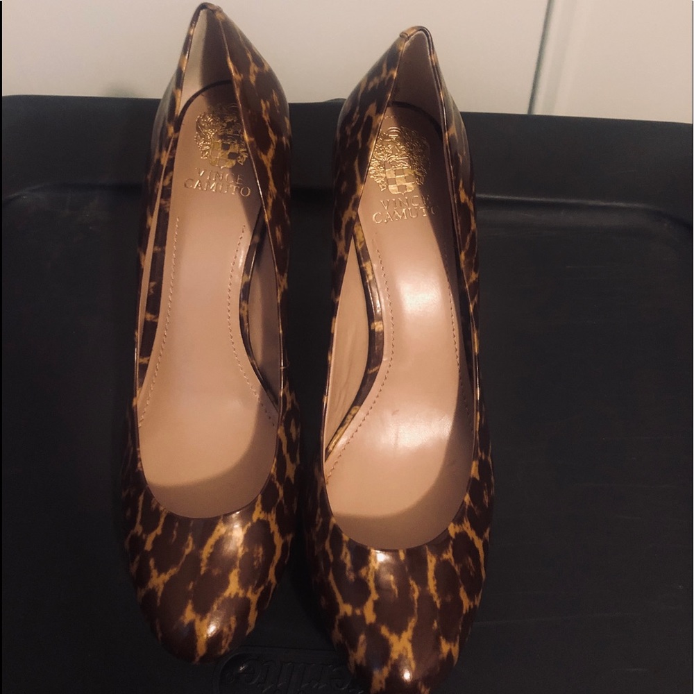 VINCE CAMUTO Animal Print Pumps